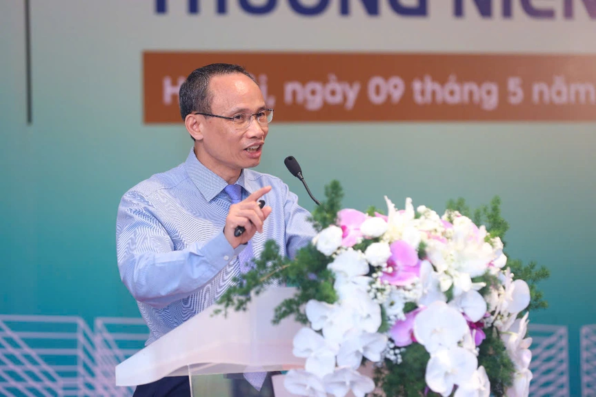 TS. Cấn Văn Lực - Thành viên Hội đồng tư vấn Chính sách của Thủ tướng Chính phủ chia sẻ về thị trường bất động sản Việt Nam với chuyên đề “Triển vọng thị trường bất động sản trong kỷ nguyên mới”. Ảnh: VNREA