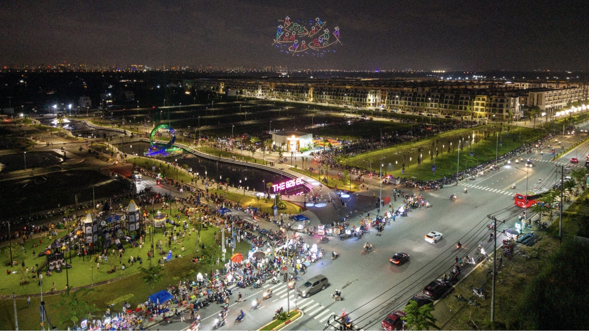 Đô thị thương mại The 826 EC trở thành “điểm hẹn” mới của cư dân Nam TP.HCM với loạt hoạt động vui chơi, giải trí như thả diều nghệ thuật, workshop làm vòng tay, tô tượng...