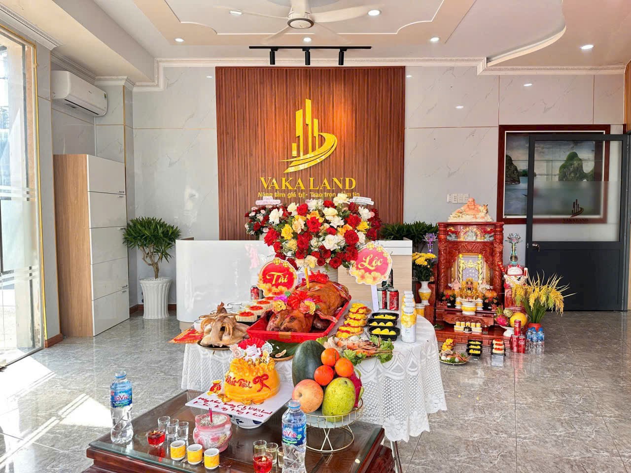 Văn phòng VAKA LAND cúng khai trương chi nhánh mới
