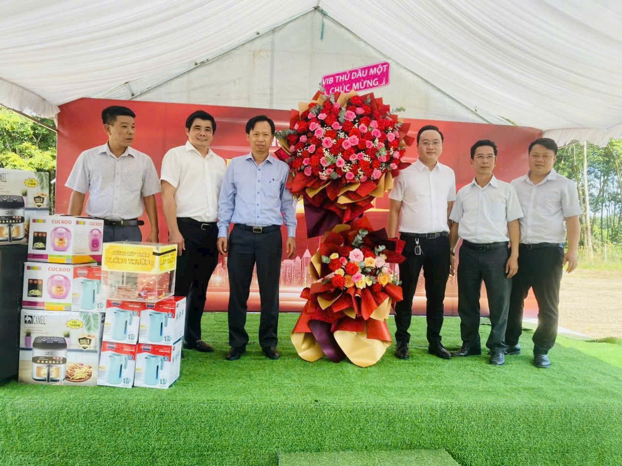 Lễ ký kết hợp tác của ngân hàng VIB Thủ Dầu Một và Chủ Đầu Tư dự án Tân Long Mall, hỗ trợ cho vay tại Khu dân cư Tân Long Mall Phú Giáo - Bình Dương.